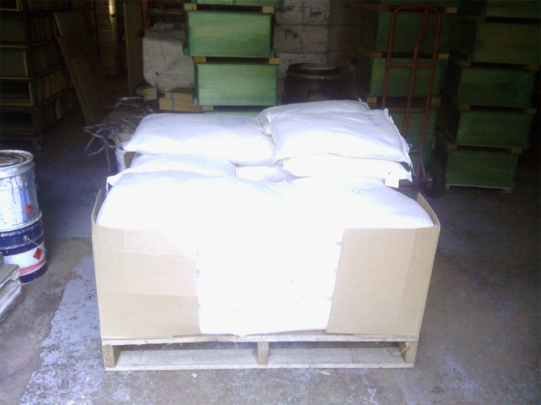Preparing-a-pallet-of-25-kg-bags-of-Bee-Build-with-Pollen_slide
